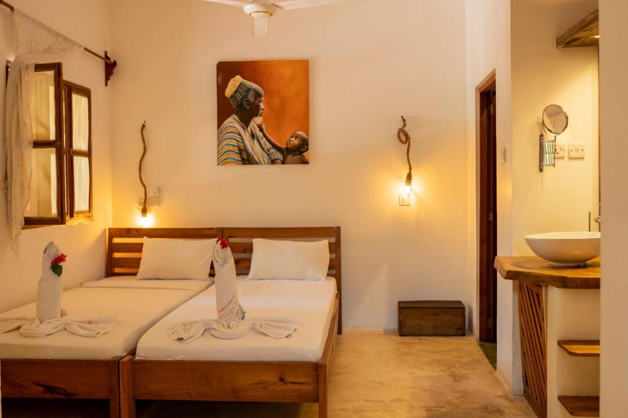 Pili Pili Swahili Lodge จัมเบียนี ภายนอก รูปภาพ