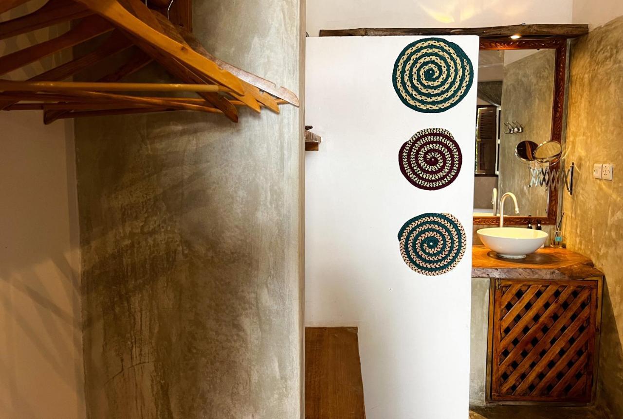 Pili Pili Swahili Lodge จัมเบียนี ภายนอก รูปภาพ