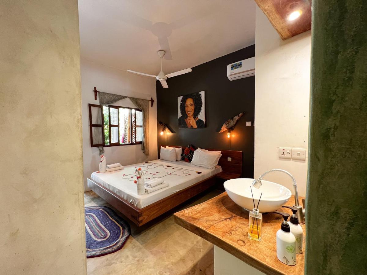 Pili Pili Swahili Lodge จัมเบียนี ภายนอก รูปภาพ