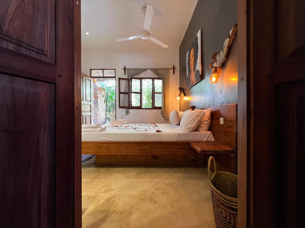 Pili Pili Swahili Lodge จัมเบียนี ภายนอก รูปภาพ