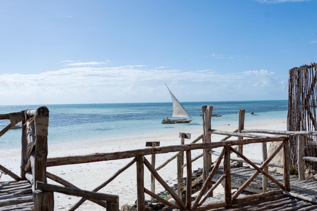 Pili Pili Swahili Lodge จัมเบียนี ภายนอก รูปภาพ