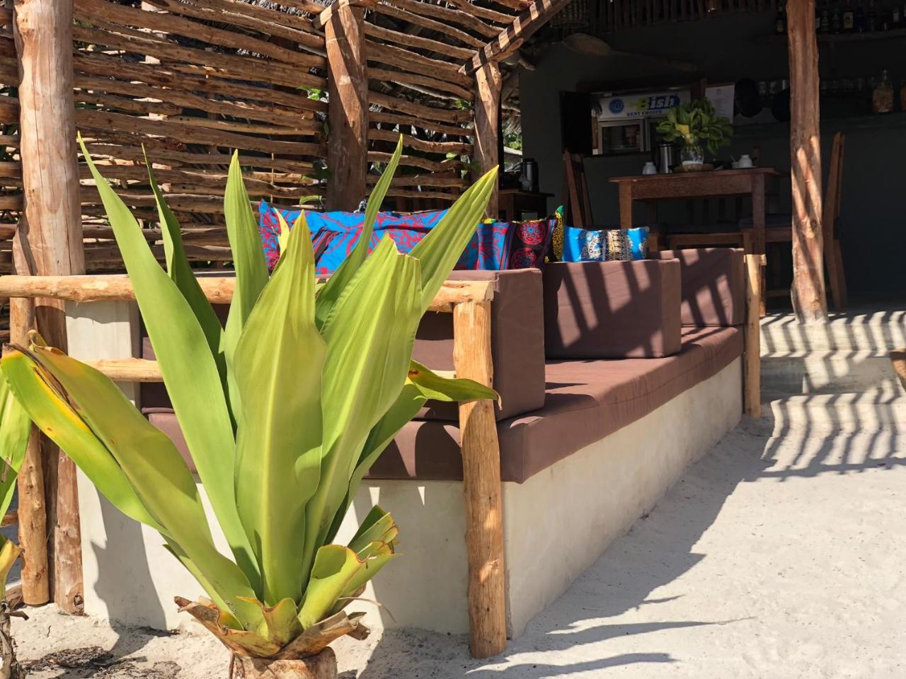Pili Pili Swahili Lodge จัมเบียนี ภายนอก รูปภาพ